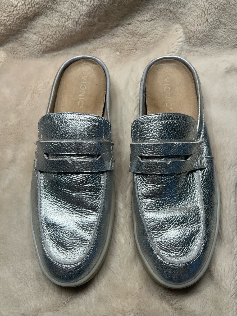Vionic Uptown Penny Loafer Mules in silver women’s size 10